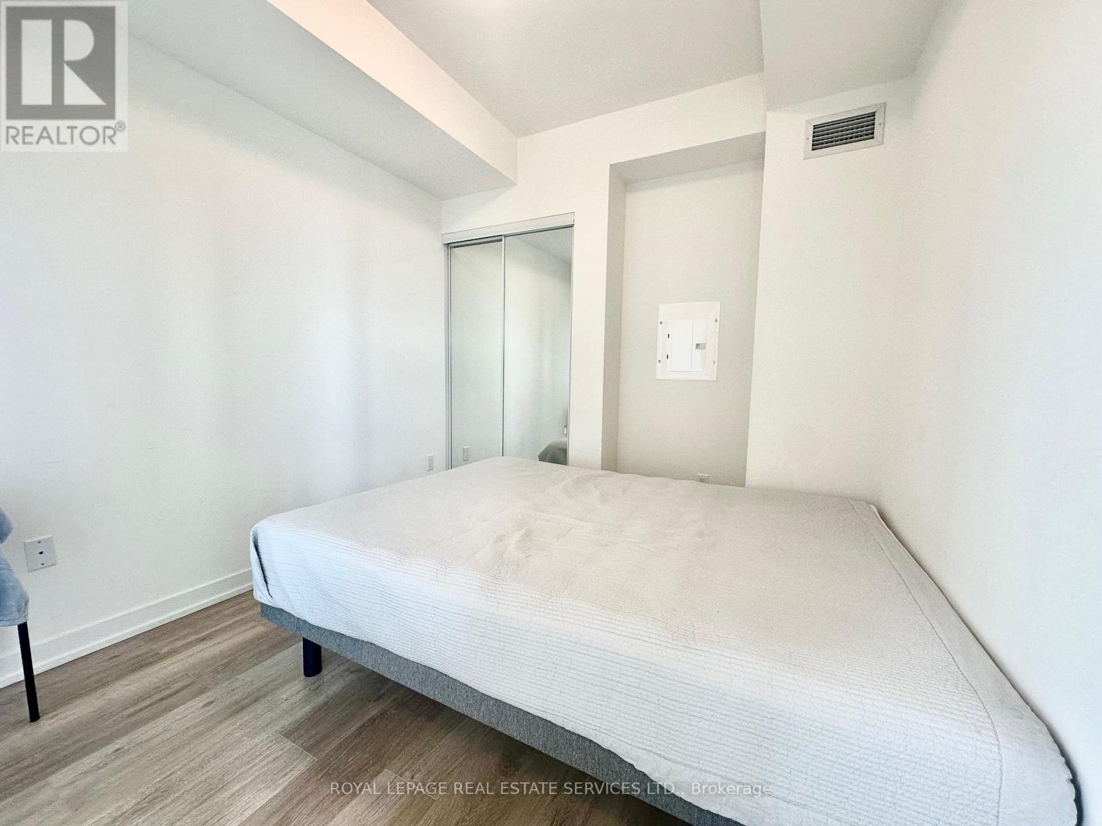 












3903 - 1 YORKVILLE AVENUE

,
Toronto,




Ontario
M4W0B1

