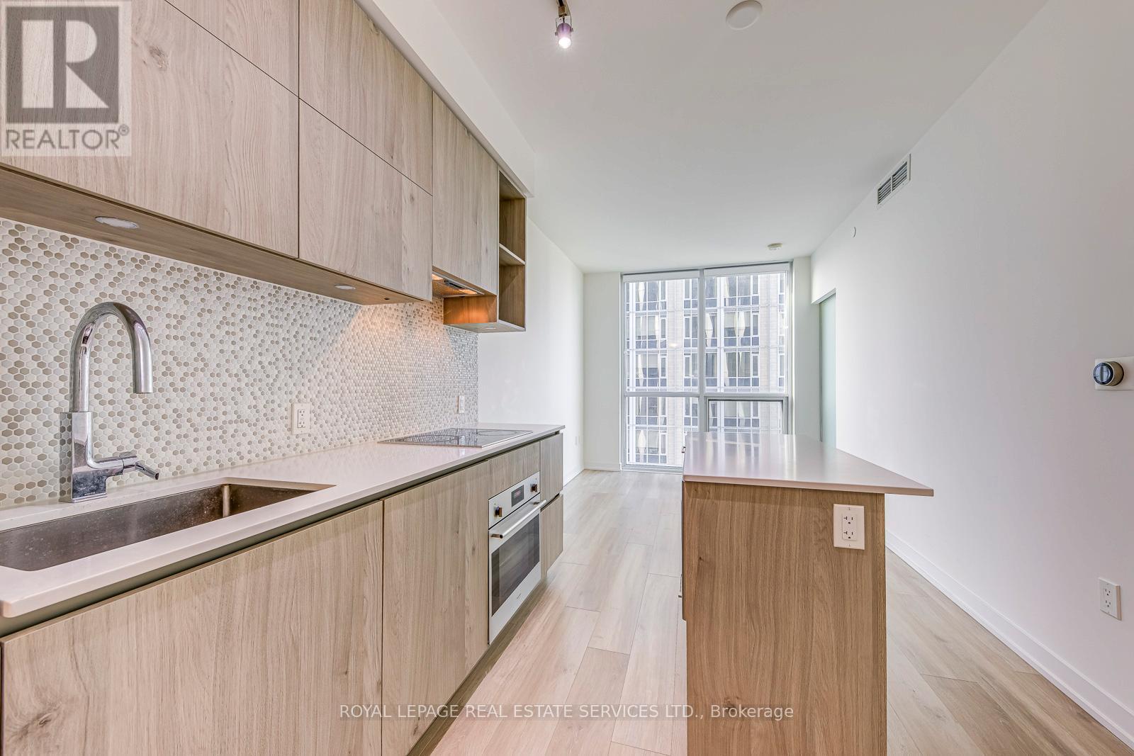 












3903 - 1 YORKVILLE AVENUE

,
Toronto,




Ontario
M4W0B1

