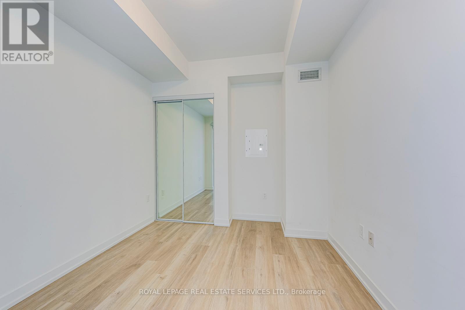 












3903 - 1 YORKVILLE AVENUE

,
Toronto,




Ontario
M4W0B1

