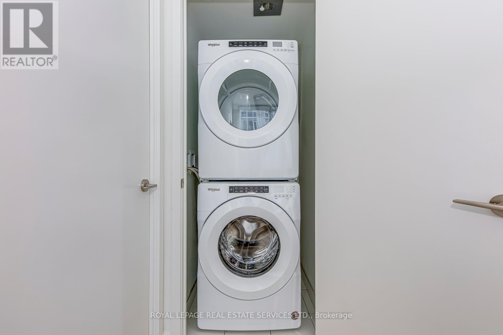 












3903 - 1 YORKVILLE AVENUE

,
Toronto,




Ontario
M4W0B1

