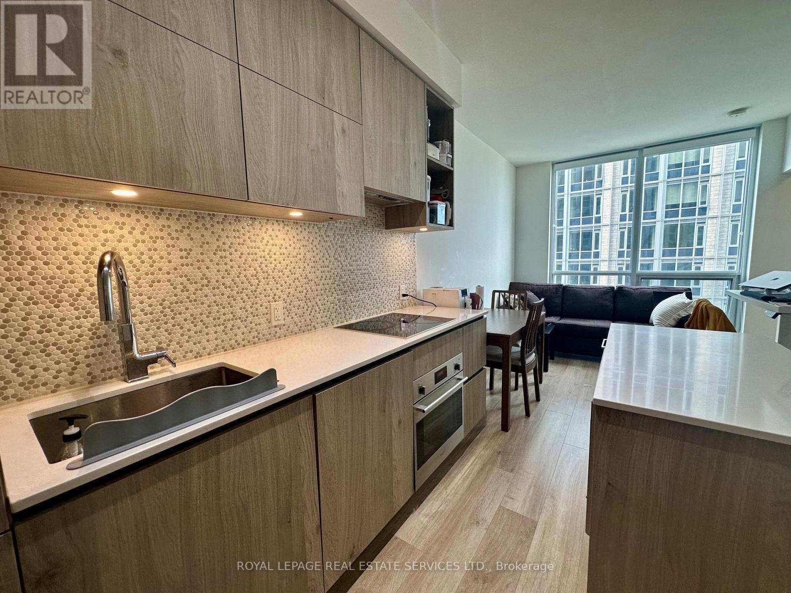 












3903 - 1 YORKVILLE AVENUE

,
Toronto,




Ontario
M4W0B1


