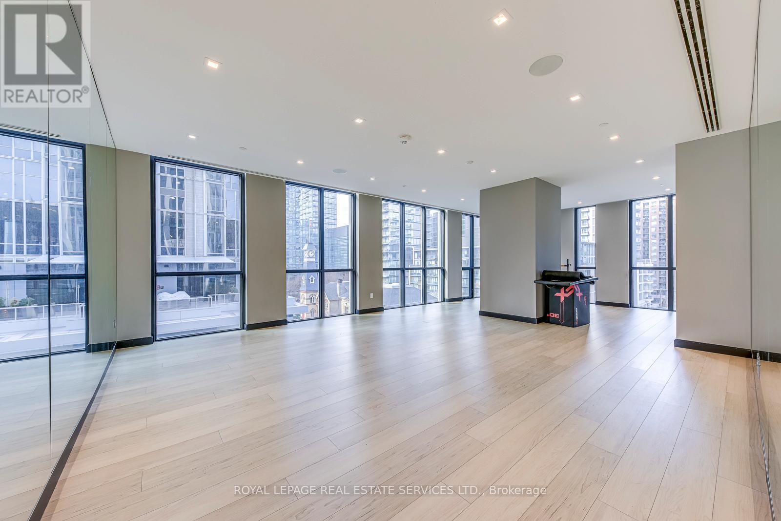 












3903 - 1 YORKVILLE AVENUE

,
Toronto,




Ontario
M4W0B1

