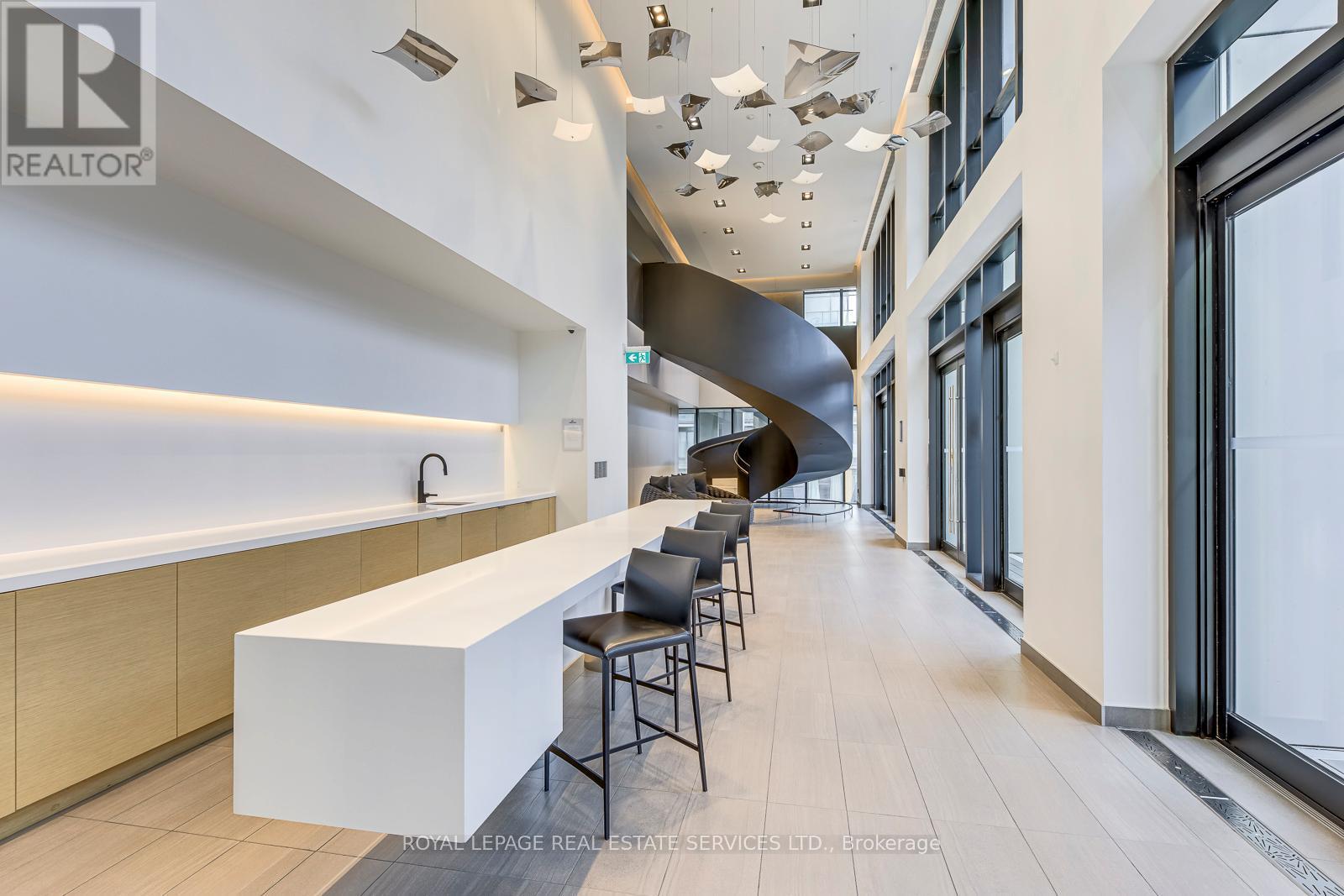 












3903 - 1 YORKVILLE AVENUE

,
Toronto,




Ontario
M4W0B1

