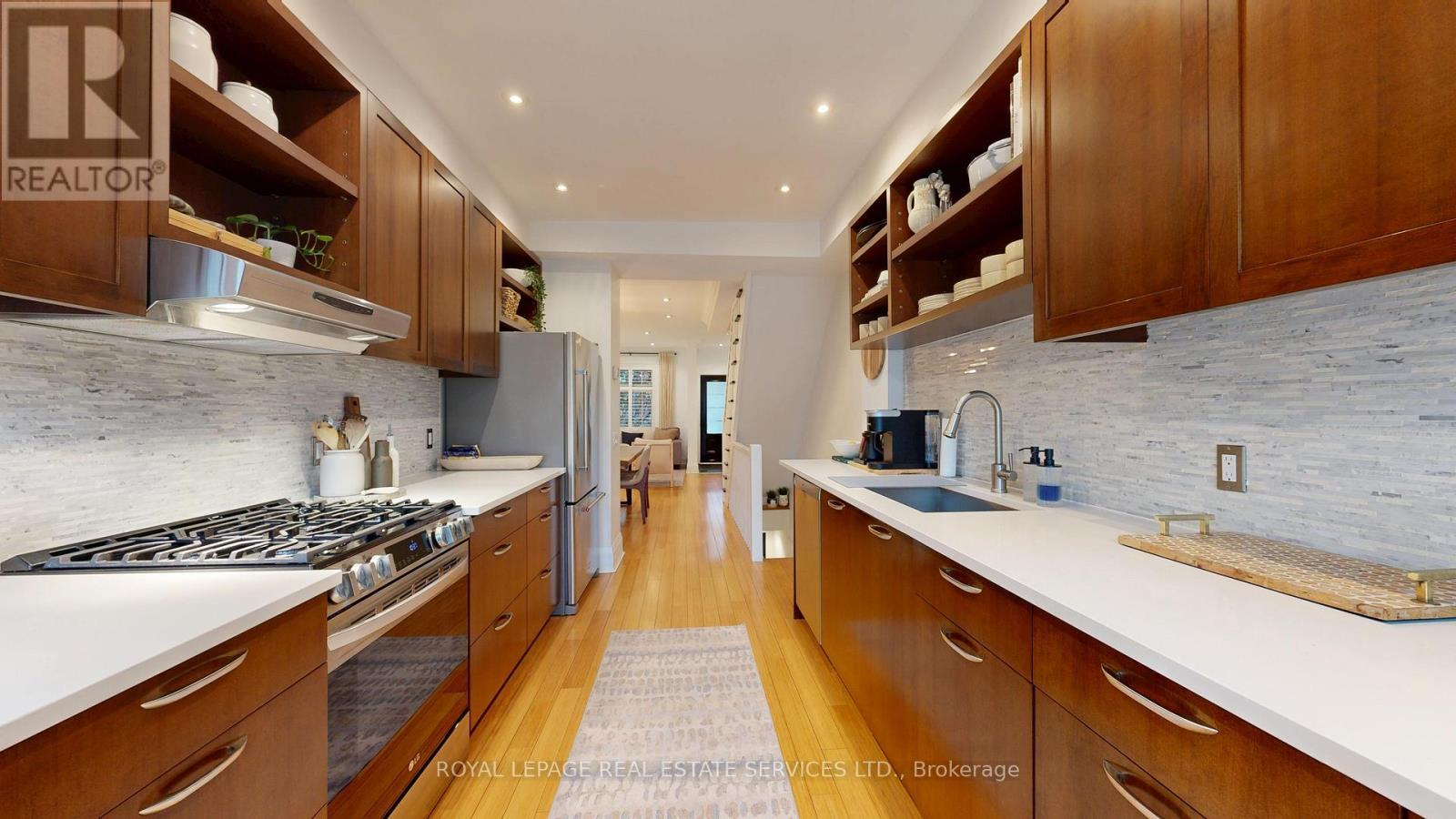 












149 LANGFORD AVENUE

,
Toronto,




Ontario
M4J3E5

