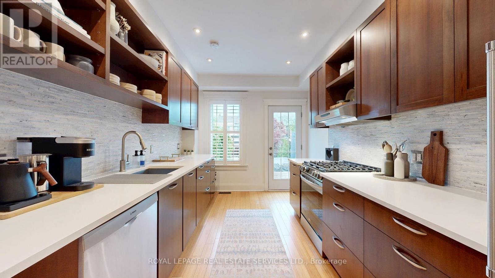 












149 LANGFORD AVENUE

,
Toronto,




Ontario
M4J3E5

