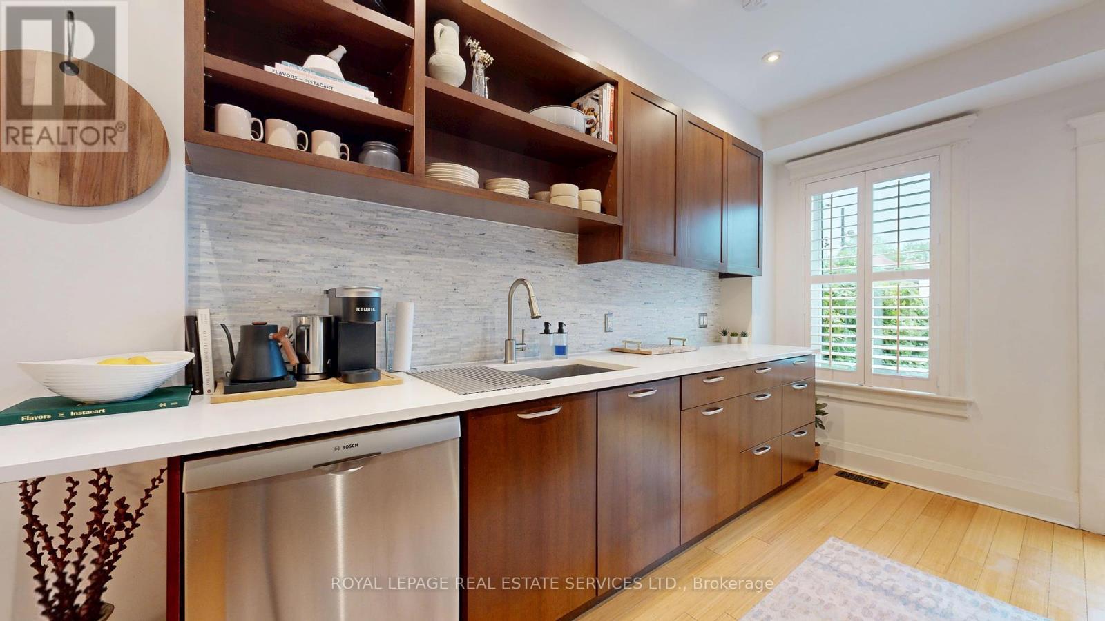 












149 LANGFORD AVENUE

,
Toronto,




Ontario
M4J3E5

