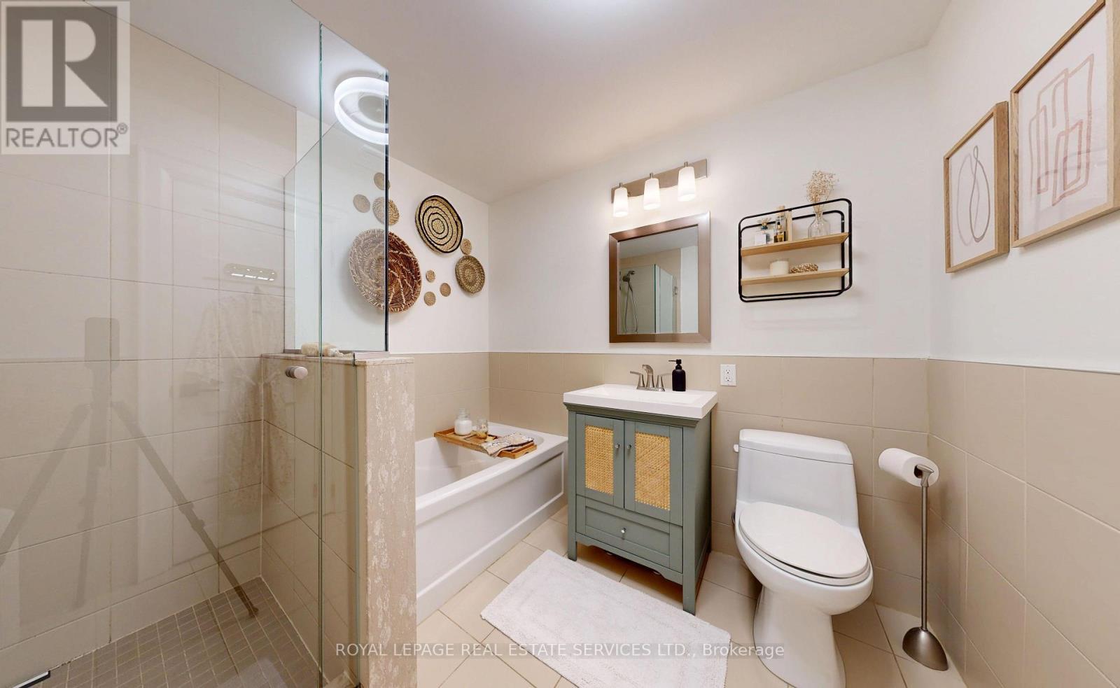 












149 LANGFORD AVENUE

,
Toronto,




Ontario
M4J3E5

