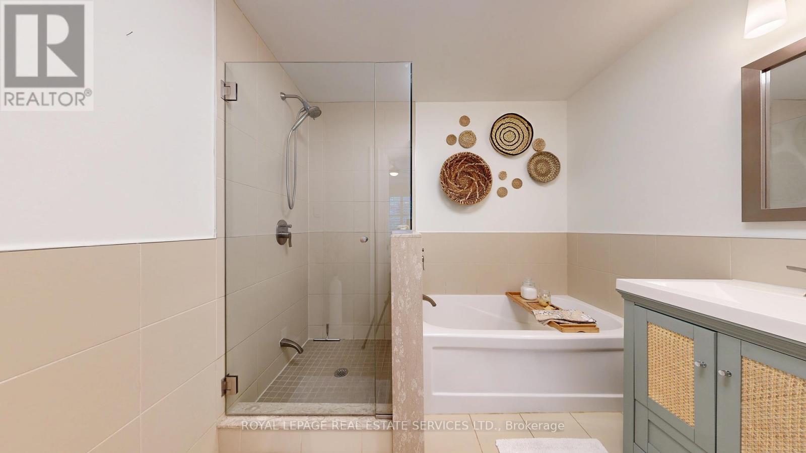 












149 LANGFORD AVENUE

,
Toronto,




Ontario
M4J3E5

