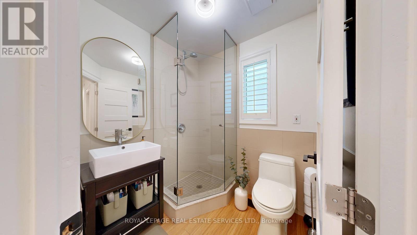 












149 LANGFORD AVENUE

,
Toronto,




Ontario
M4J3E5

