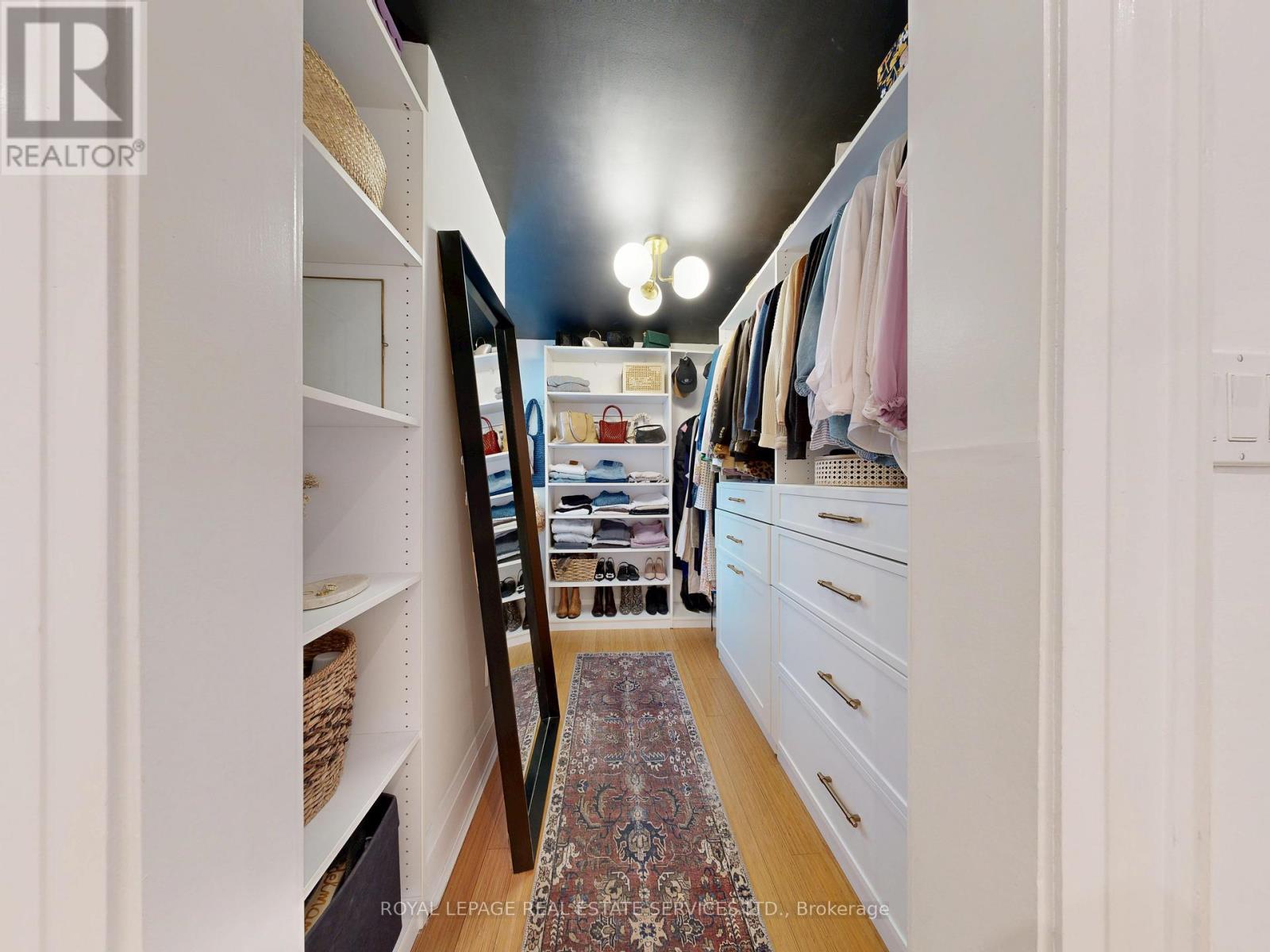 












149 LANGFORD AVENUE

,
Toronto,




Ontario
M4J3E5

