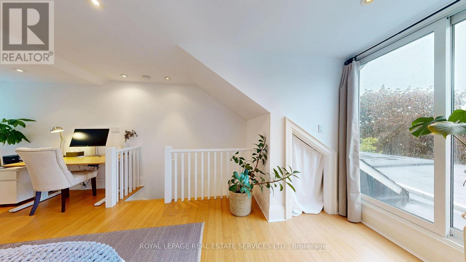 












149 LANGFORD AVENUE

,
Toronto,




Ontario
M4J3E5

