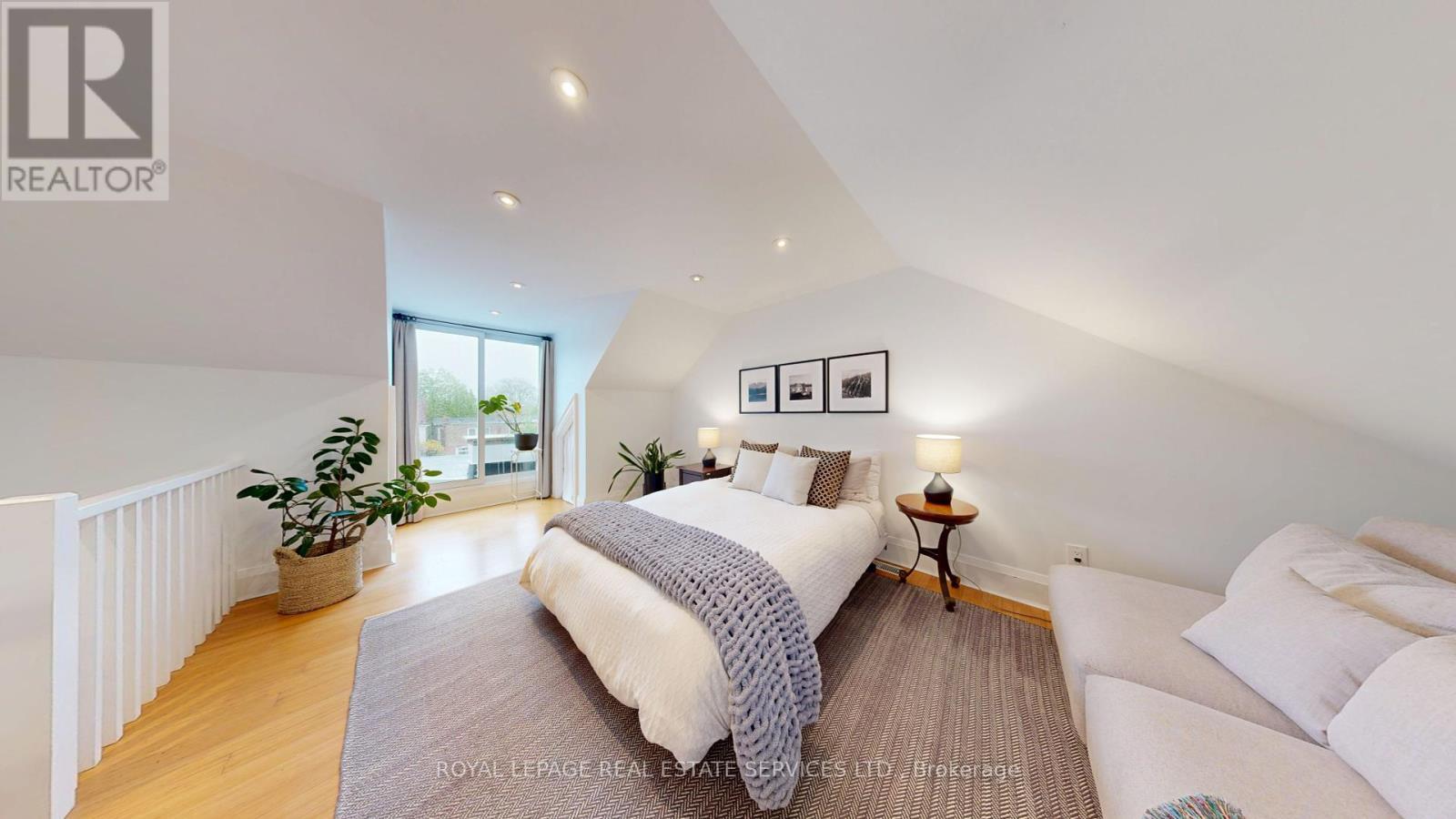 












149 LANGFORD AVENUE

,
Toronto,




Ontario
M4J3E5

