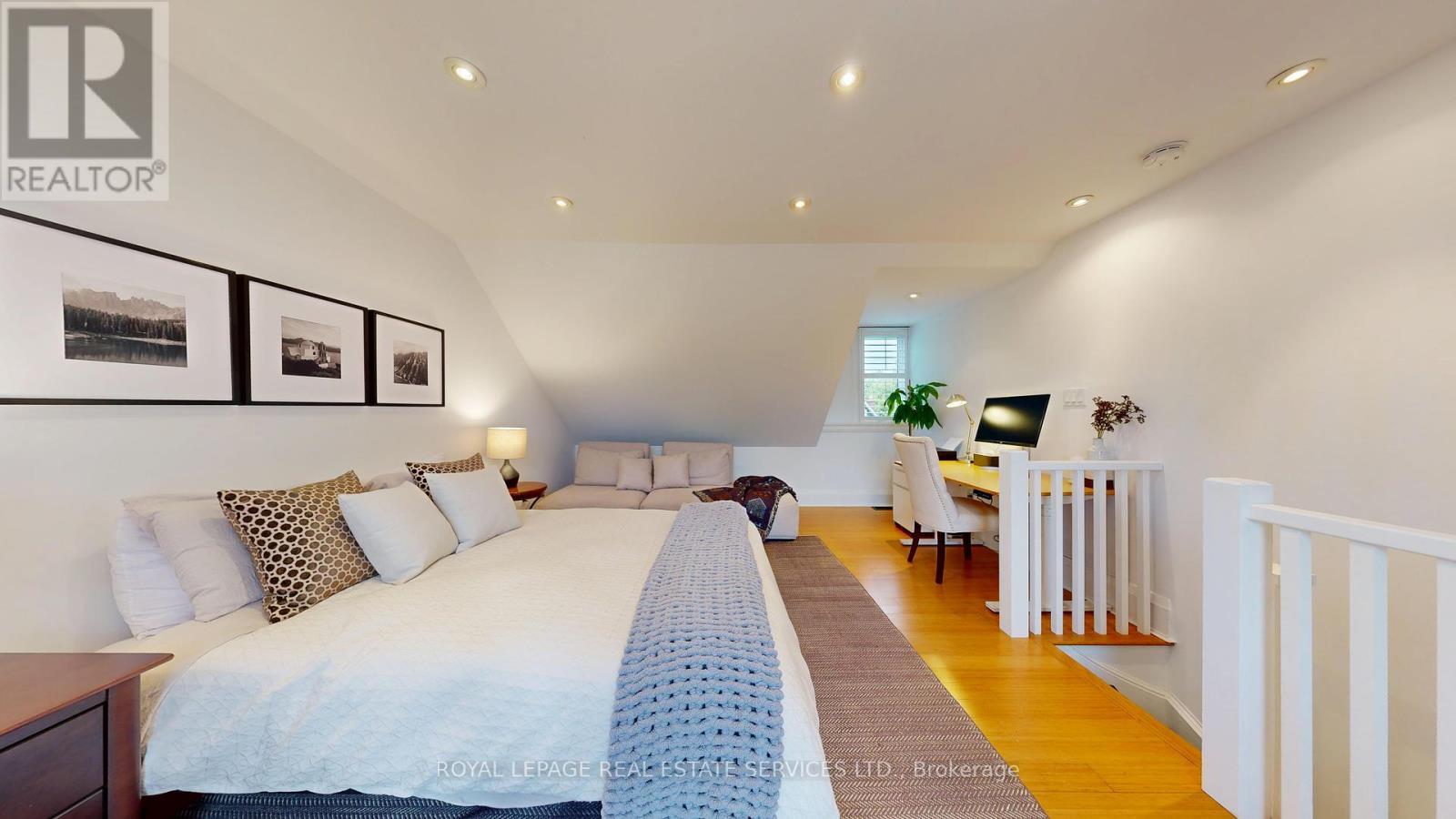 












149 LANGFORD AVENUE

,
Toronto,




Ontario
M4J3E5

