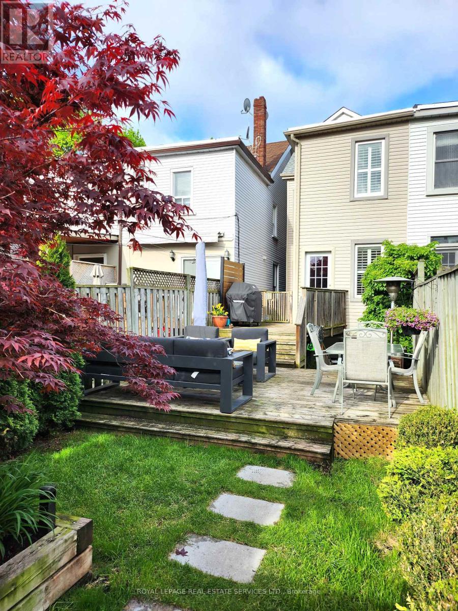 












149 LANGFORD AVENUE

,
Toronto,




Ontario
M4J3E5


