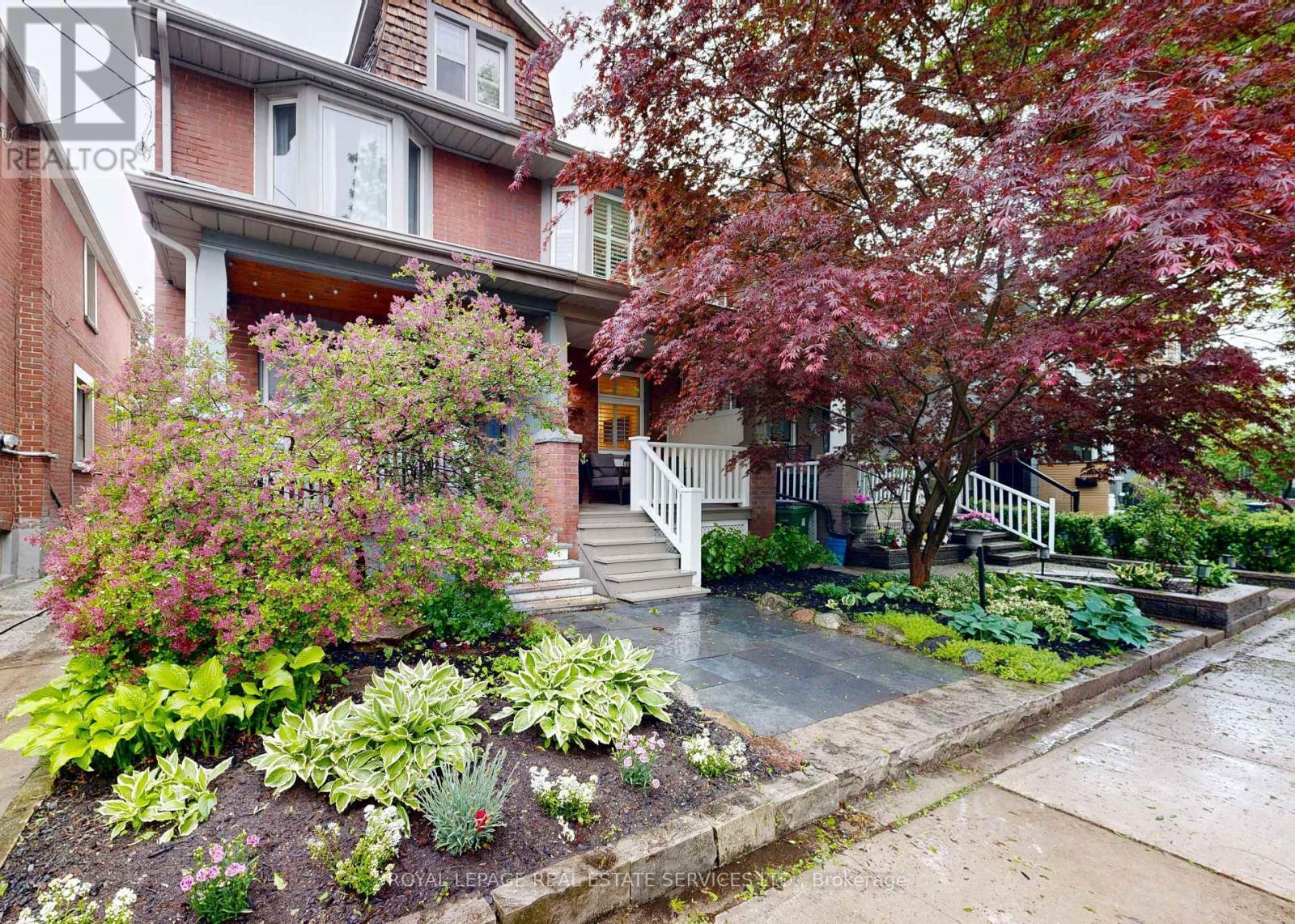 












149 LANGFORD AVENUE

,
Toronto,




Ontario
M4J3E5

