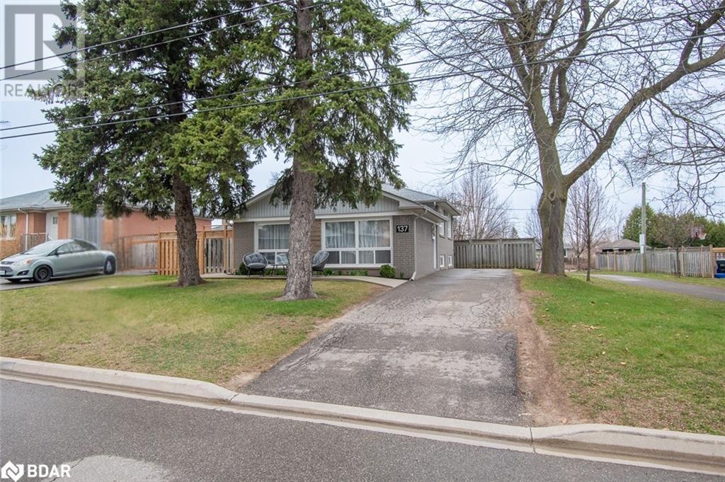 












137 WAKEFIELD Road

,
Milton,




Ontario
L9T2L7

