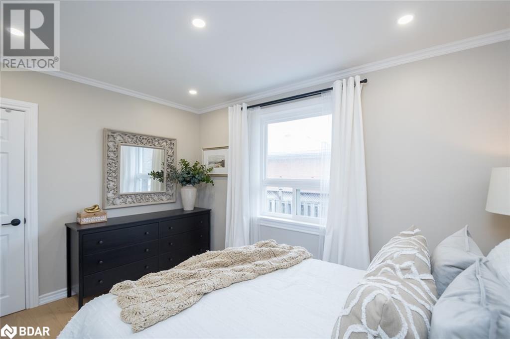 












137 WAKEFIELD Road

,
Milton,




Ontario
L9T2L7

