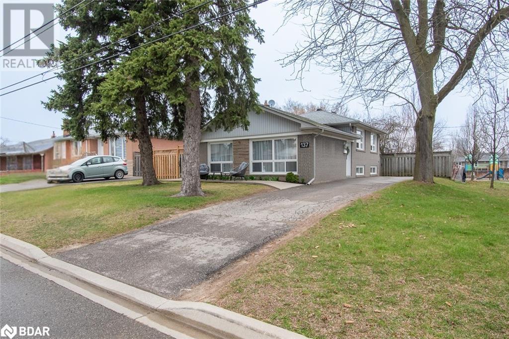 












137 WAKEFIELD Road

,
Milton,




Ontario
L9T2L7

