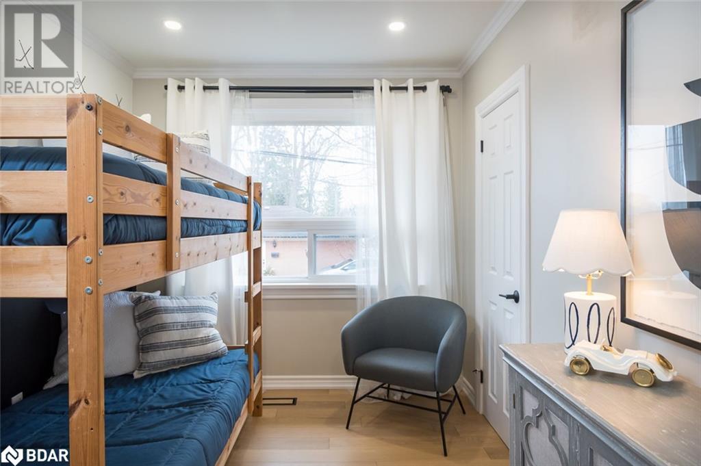 












137 WAKEFIELD Road

,
Milton,




Ontario
L9T2L7


