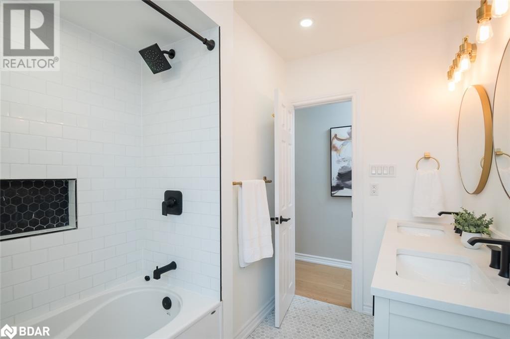 












137 WAKEFIELD Road

,
Milton,




Ontario
L9T2L7

