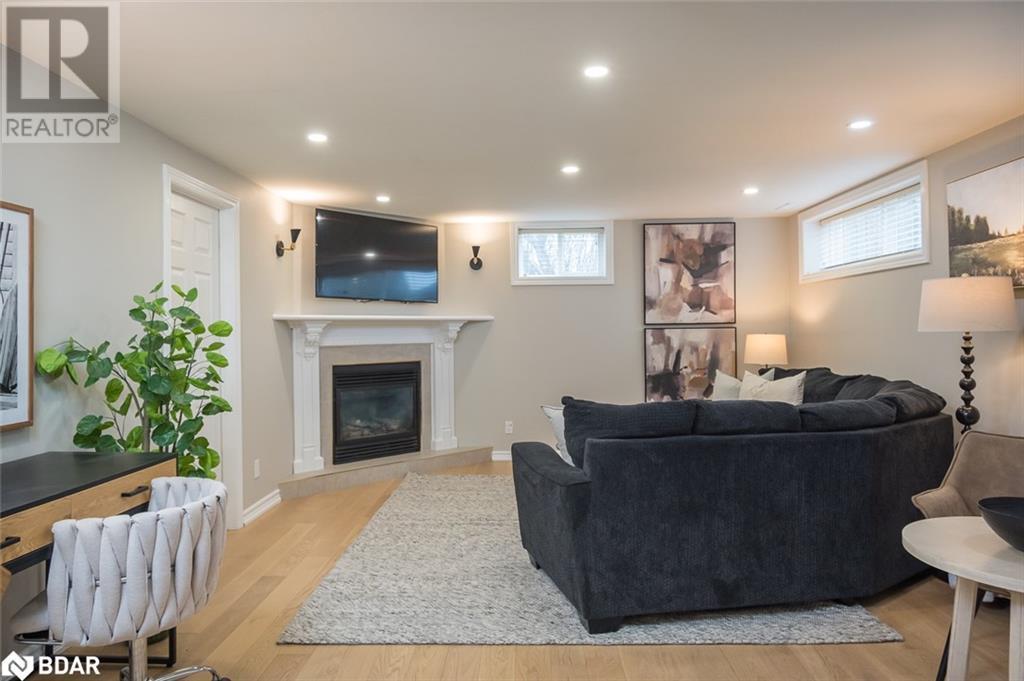 












137 WAKEFIELD Road

,
Milton,




Ontario
L9T2L7


