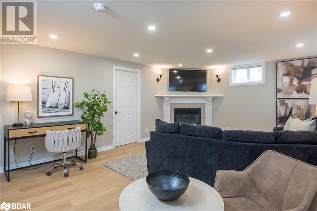












137 WAKEFIELD Road

,
Milton,




Ontario
L9T2L7

