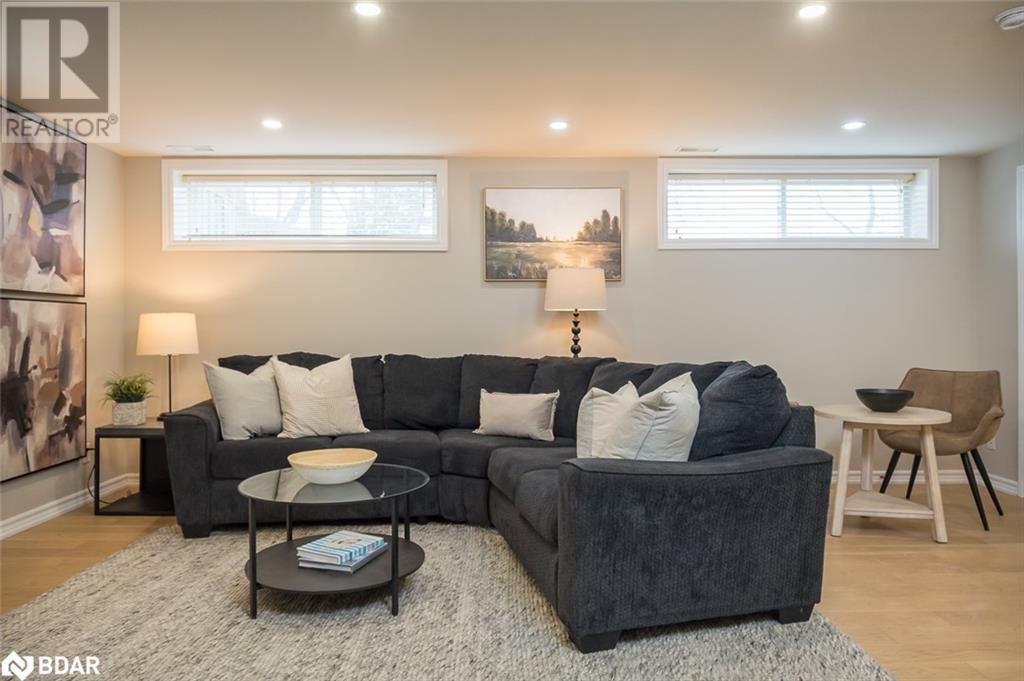 












137 WAKEFIELD Road

,
Milton,




Ontario
L9T2L7

