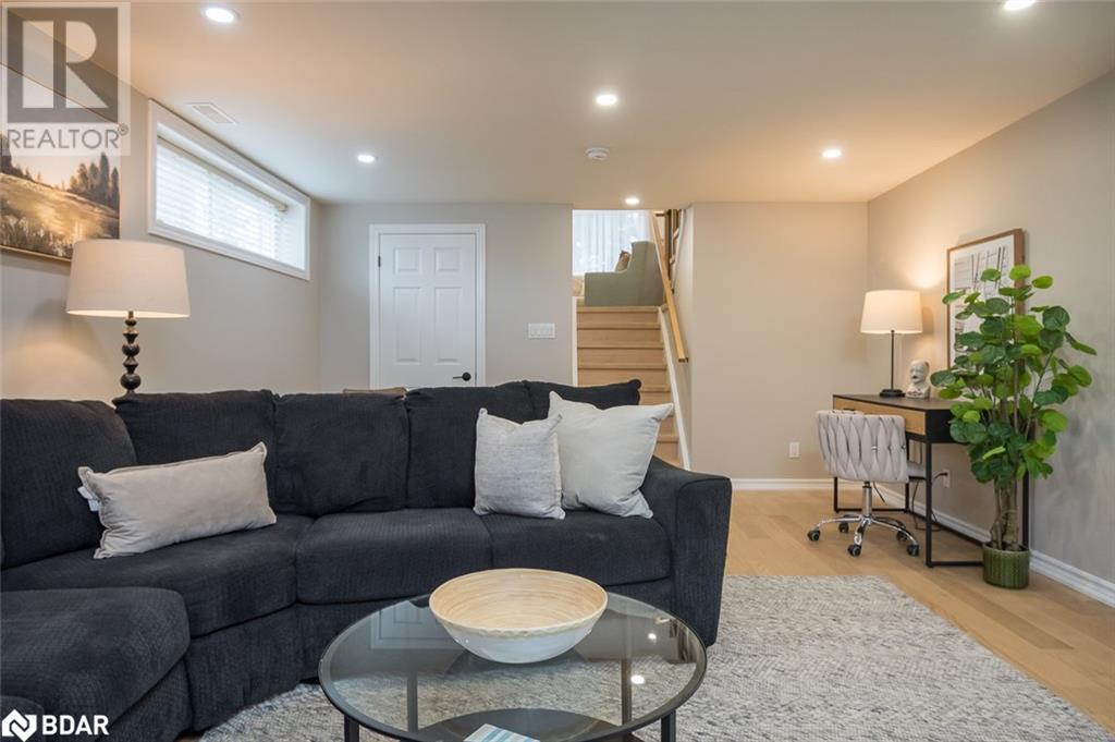 












137 WAKEFIELD Road

,
Milton,




Ontario
L9T2L7


