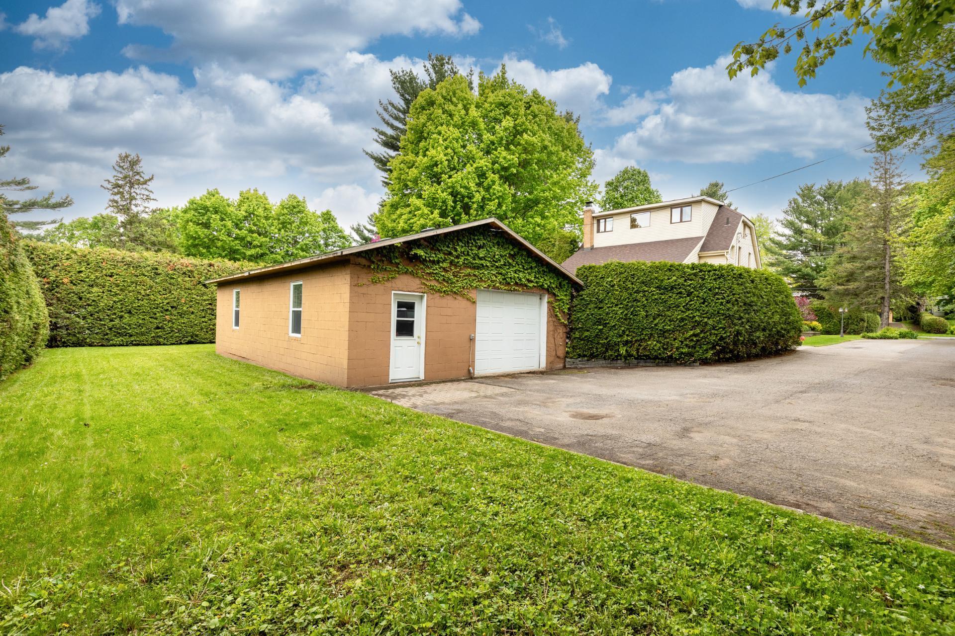 









334


Ch. De La Rabastalière E.

,
Saint-Bruno-de-Montarville,




QC
J3V2A6

