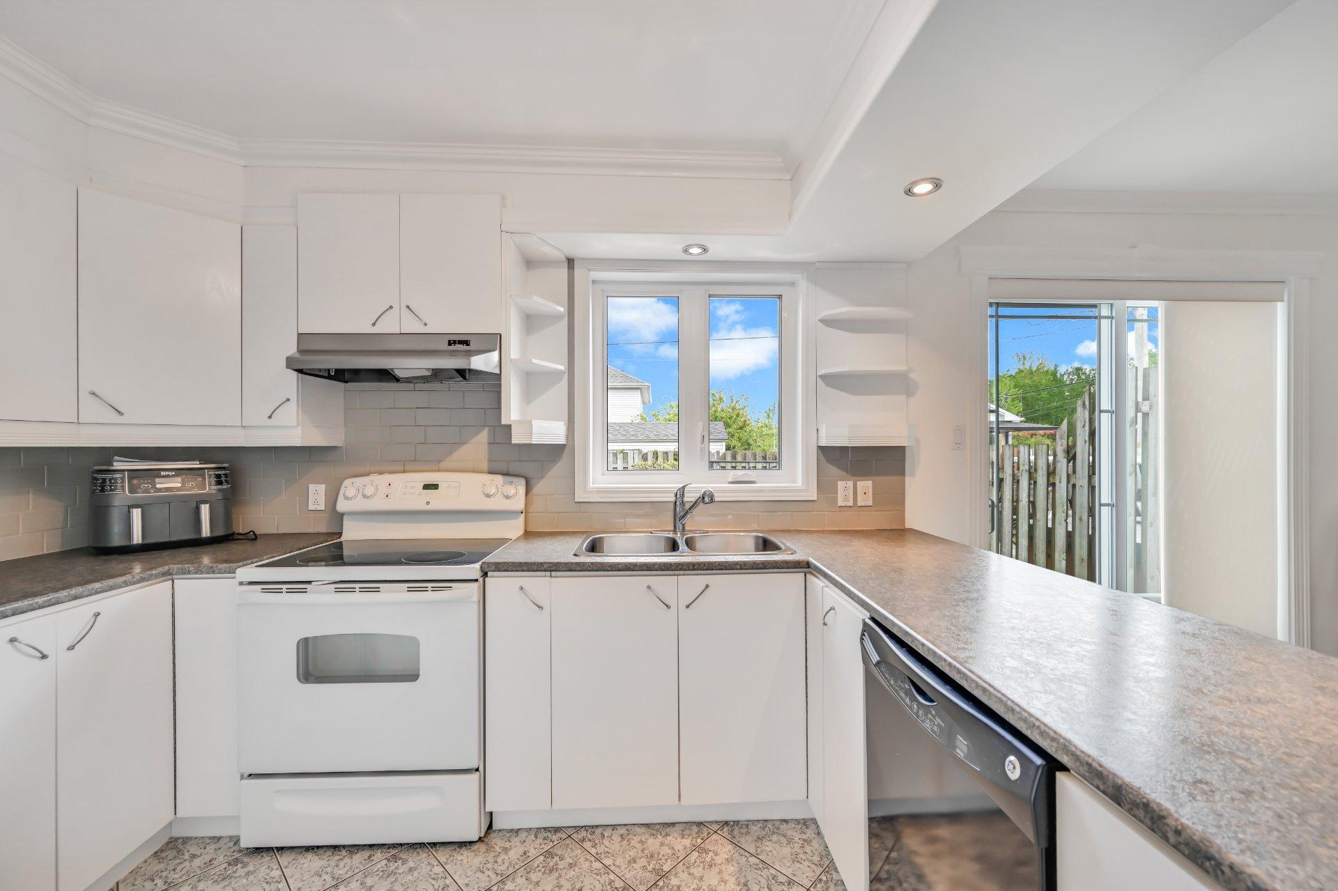 









254


Rue Foucher

,
Saint-Jean-sur-Richelieu,




QC
J3B8P5

