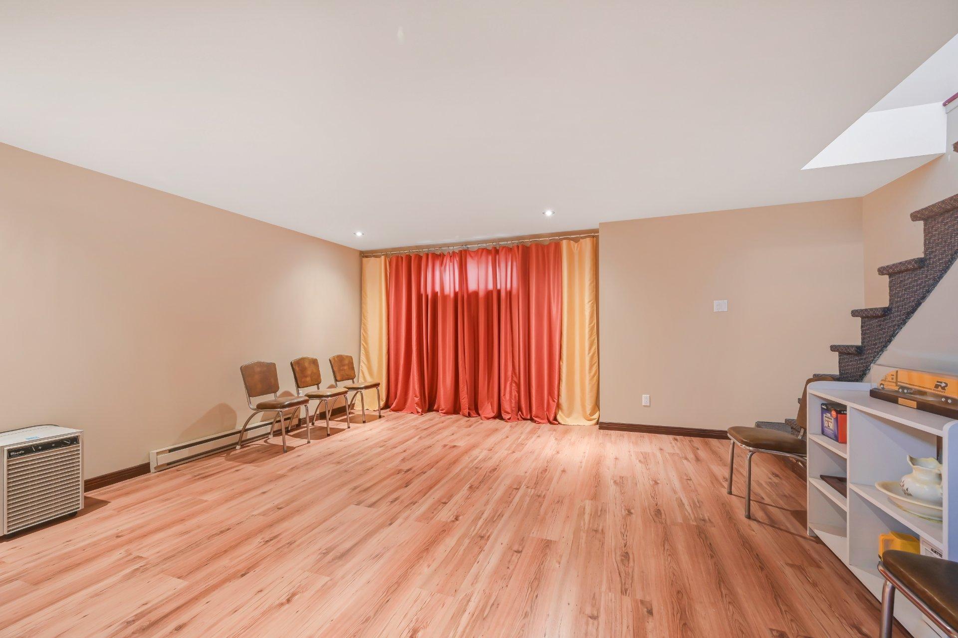 









254


Rue Foucher

,
Saint-Jean-sur-Richelieu,




QC
J3B8P5

