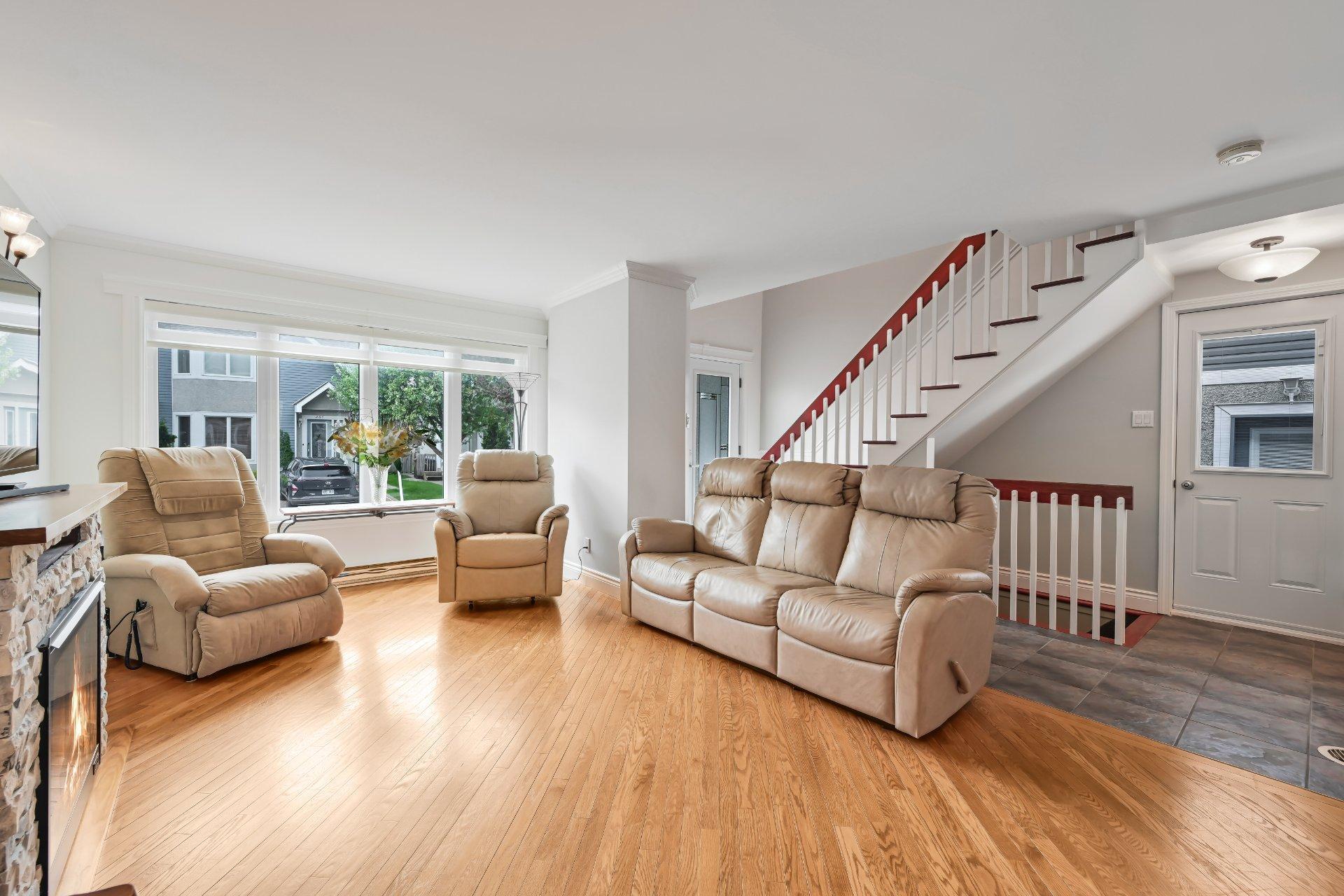 









254


Rue Foucher

,
Saint-Jean-sur-Richelieu,




QC
J3B8P5

