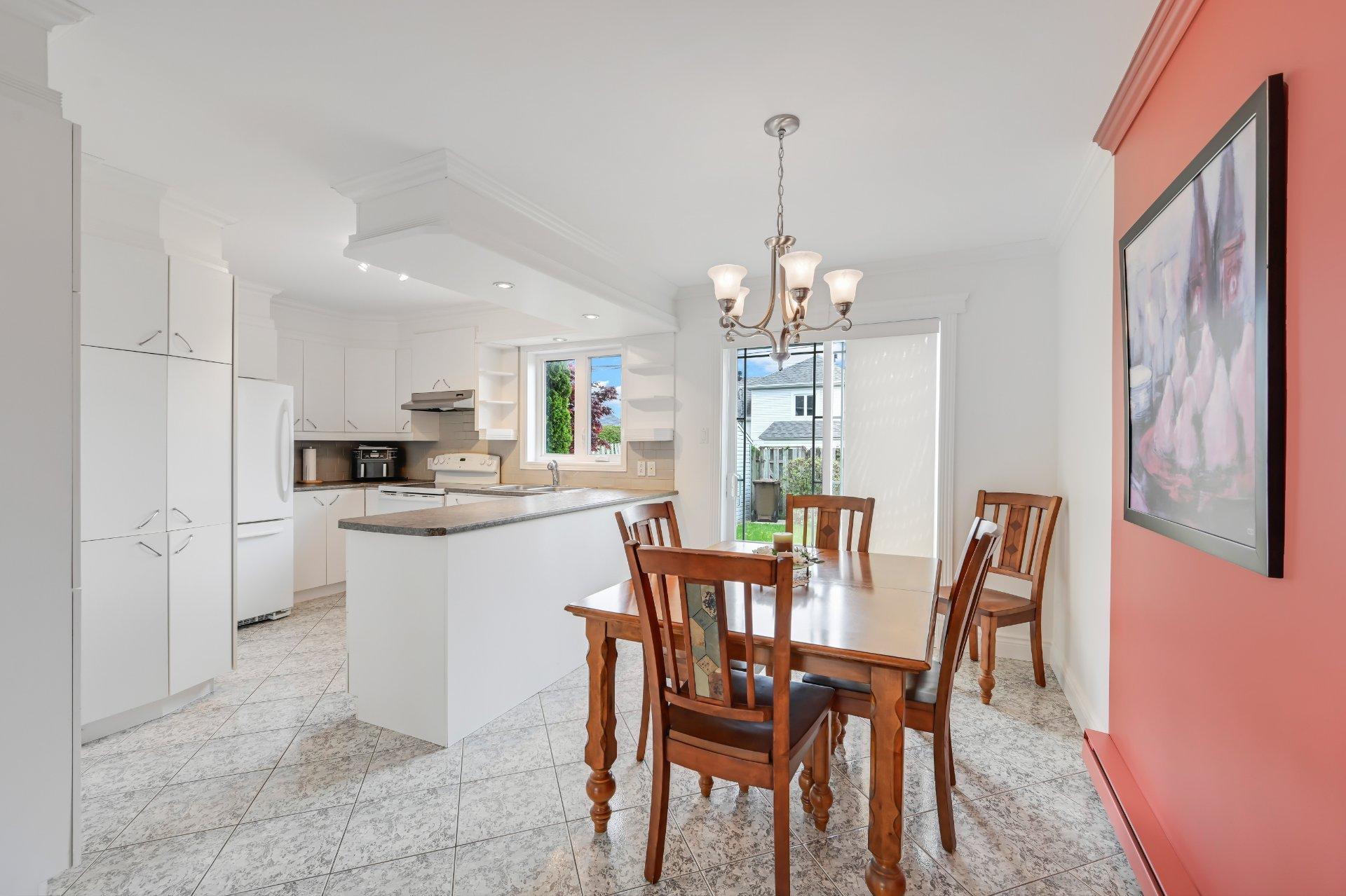 









254


Rue Foucher

,
Saint-Jean-sur-Richelieu,




QC
J3B8P5


