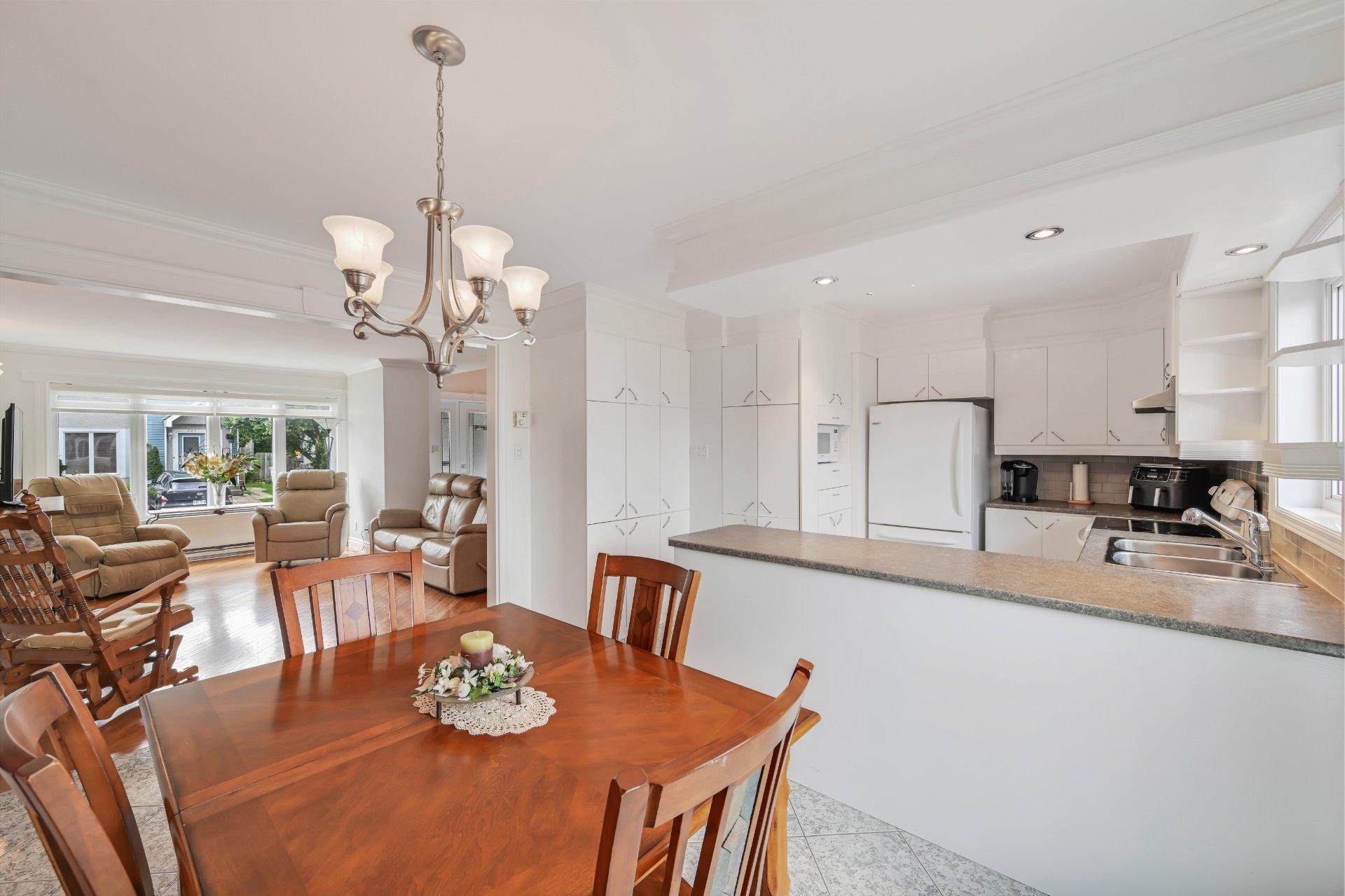 









254


Rue Foucher

,
Saint-Jean-sur-Richelieu,




QC
J3B8P5

