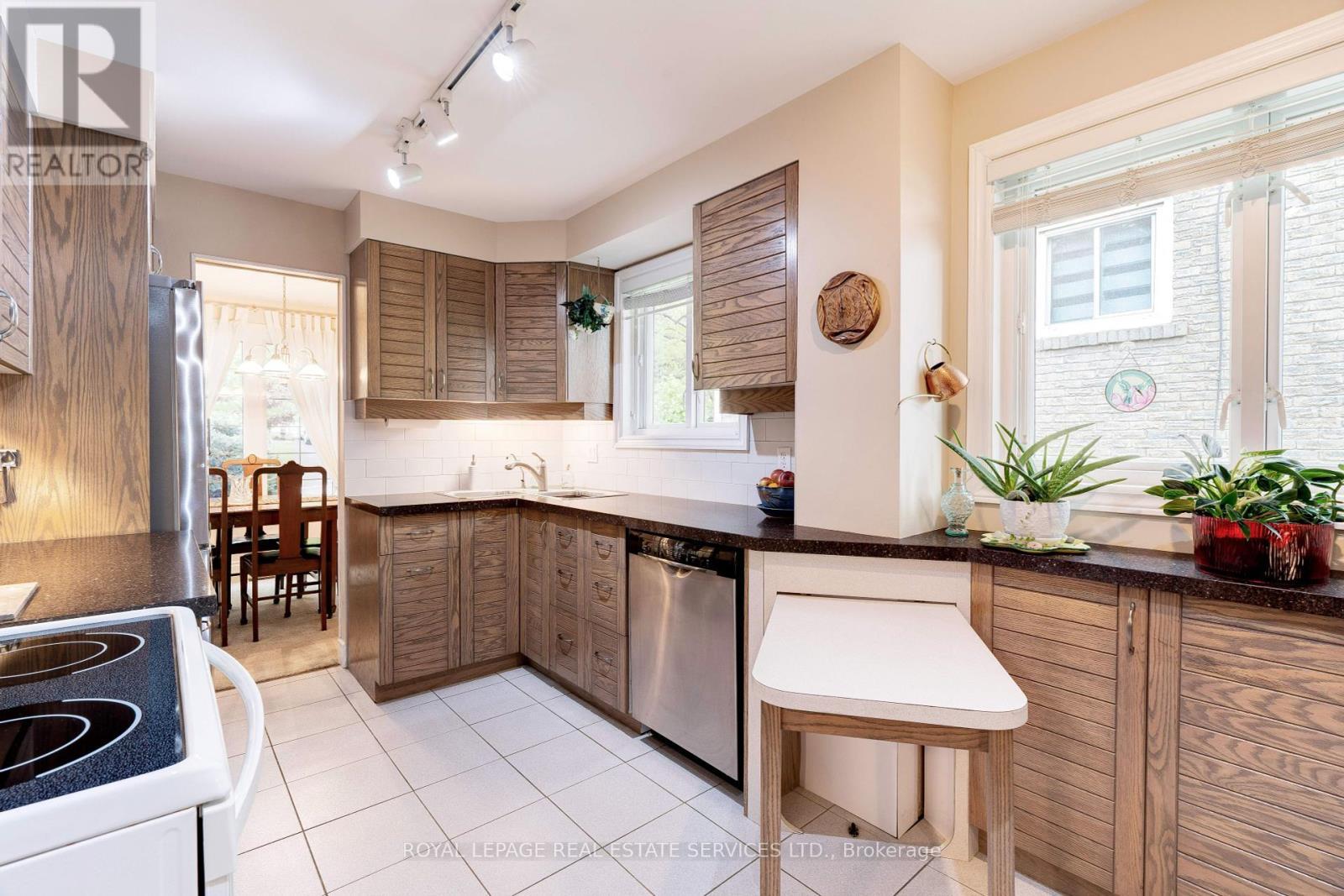 












1285 HART CRESCENT

,
Oakville,




Ontario
L6H2M6

