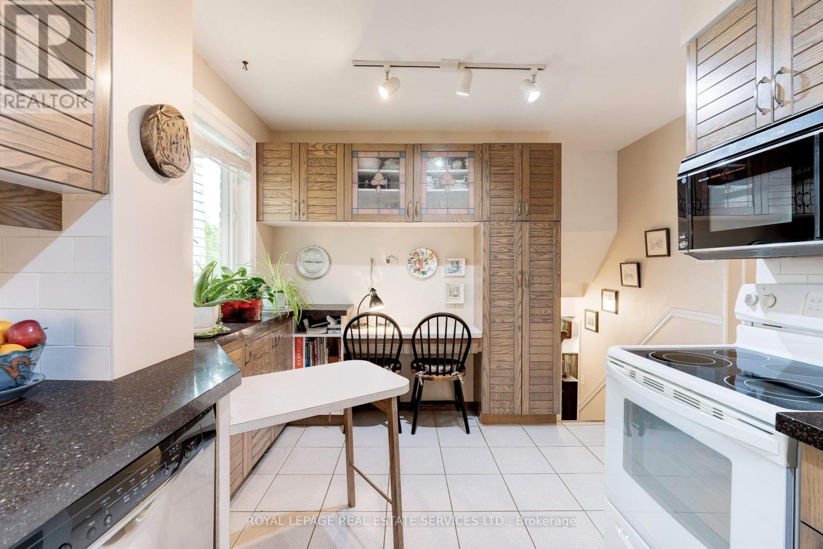 












1285 HART CRESCENT

,
Oakville,




Ontario
L6H2M6

