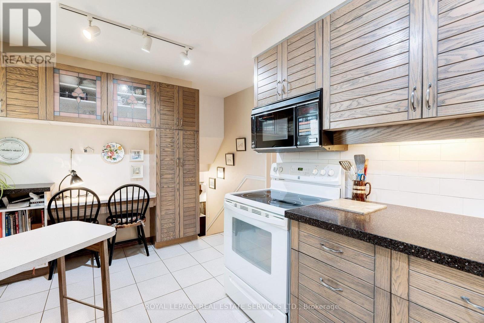 












1285 HART CRESCENT

,
Oakville,




Ontario
L6H2M6

