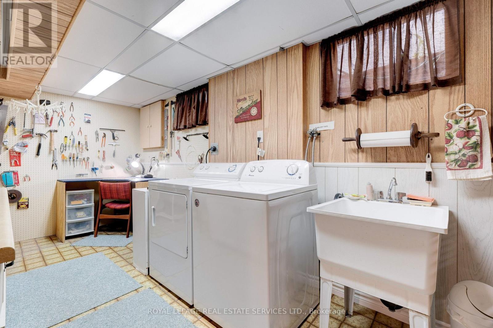 












1285 HART CRESCENT

,
Oakville,




Ontario
L6H2M6

