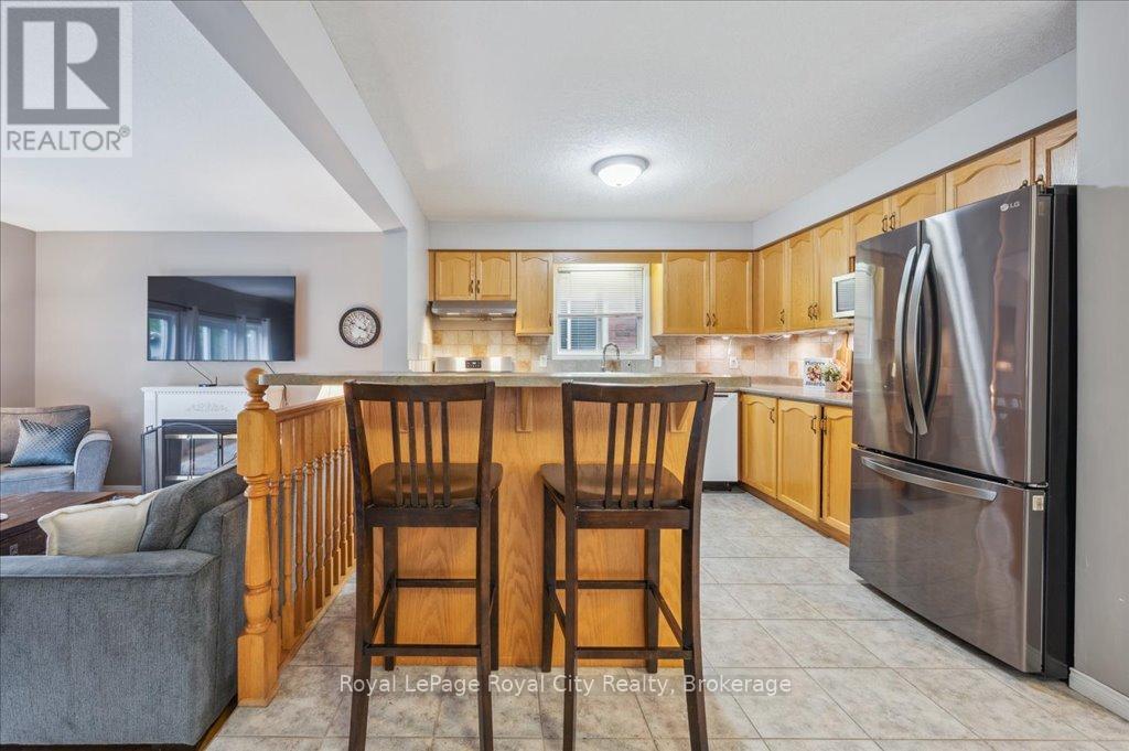 












93 DOYLE DRIVE

,
Guelph (Clairfields/Hanlon Business Park),




Ontario
N1G5B9

