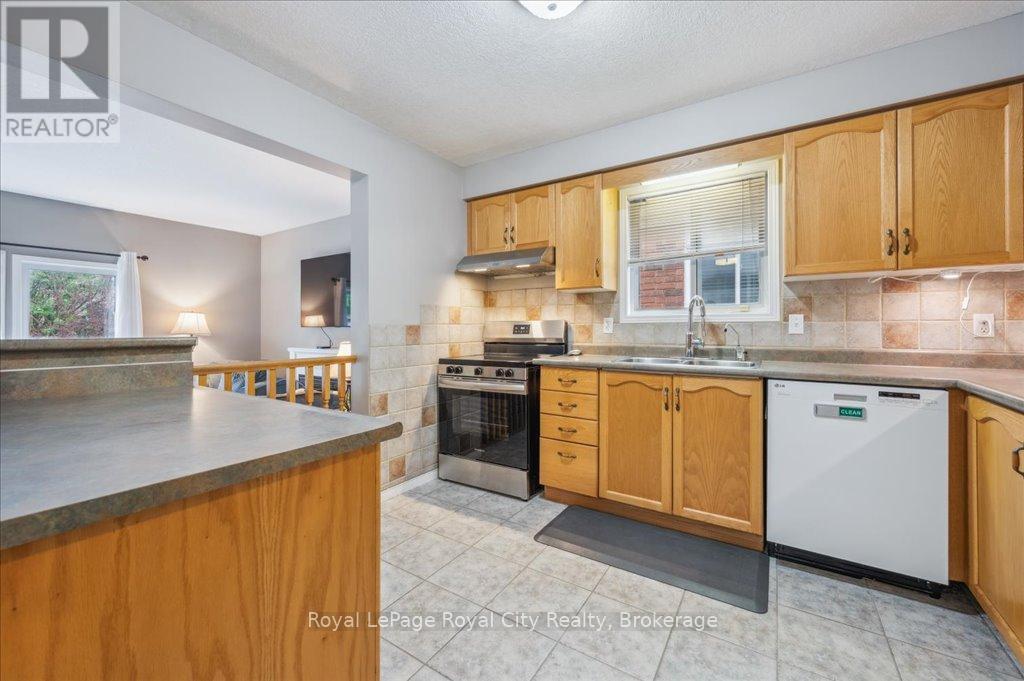 












93 DOYLE DRIVE

,
Guelph (Clairfields/Hanlon Business Park),




Ontario
N1G5B9

