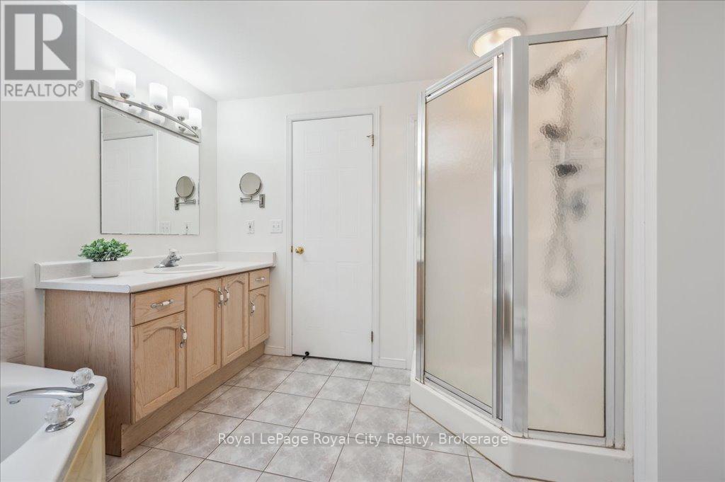 












93 DOYLE DRIVE

,
Guelph (Clairfields/Hanlon Business Park),




Ontario
N1G5B9

