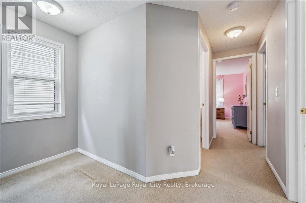 












93 DOYLE DRIVE

,
Guelph (Clairfields/Hanlon Business Park),




Ontario
N1G5B9

