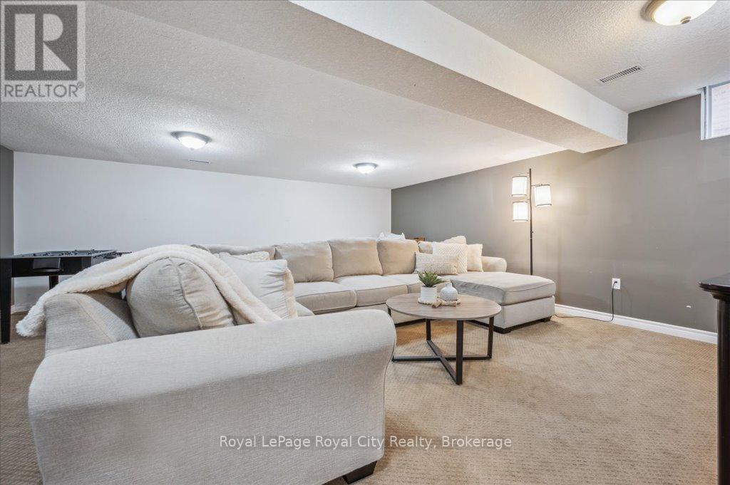 












93 DOYLE DRIVE

,
Guelph (Clairfields/Hanlon Business Park),




Ontario
N1G5B9

