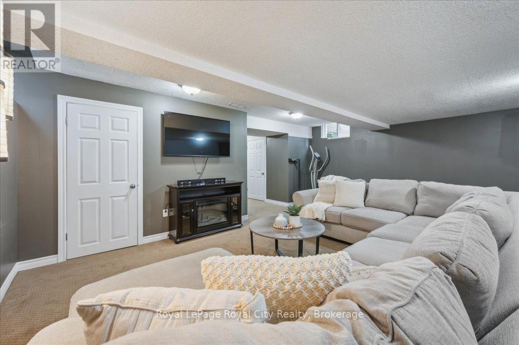 












93 DOYLE DRIVE

,
Guelph (Clairfields/Hanlon Business Park),




Ontario
N1G5B9

