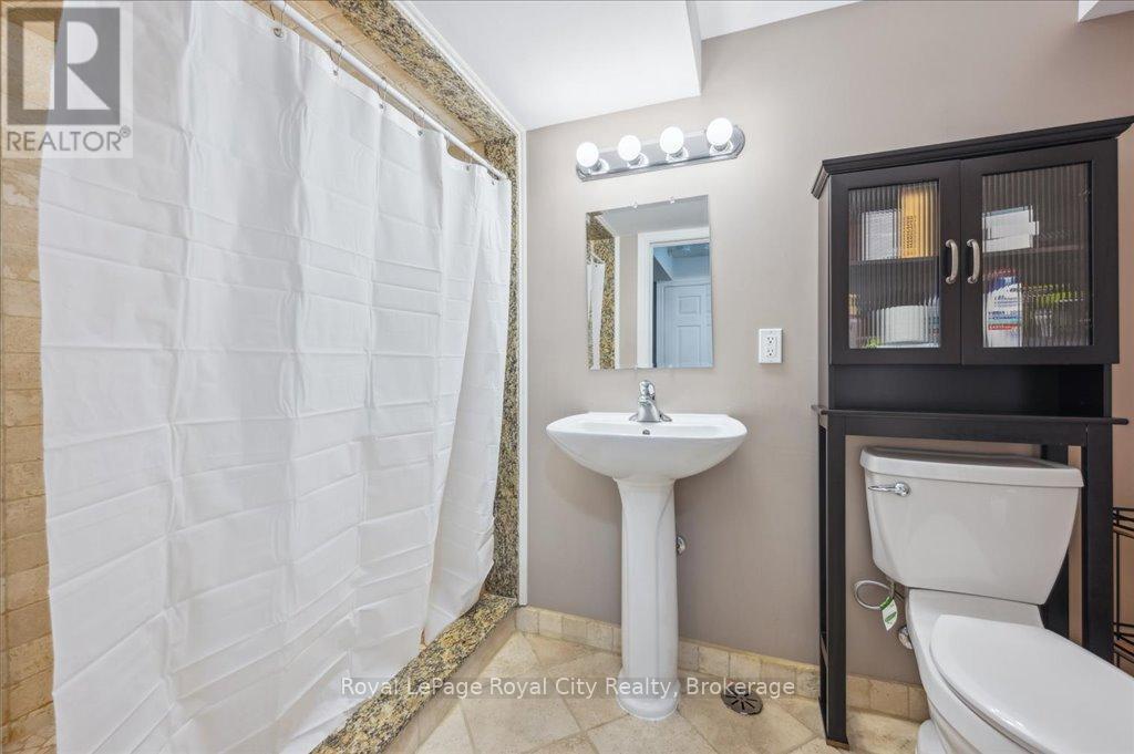 












93 DOYLE DRIVE

,
Guelph (Clairfields/Hanlon Business Park),




Ontario
N1G5B9

