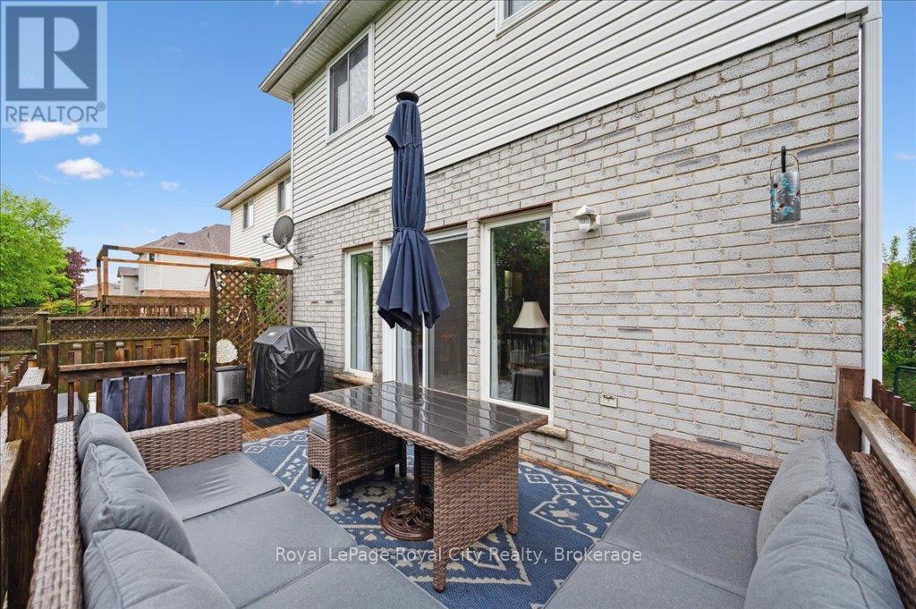 












93 DOYLE DRIVE

,
Guelph (Clairfields/Hanlon Business Park),




Ontario
N1G5B9

