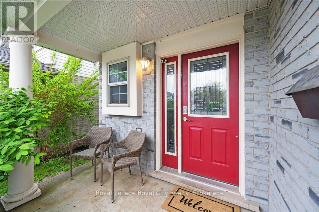 












93 DOYLE DRIVE

,
Guelph (Clairfields/Hanlon Business Park),




Ontario
N1G5B9


