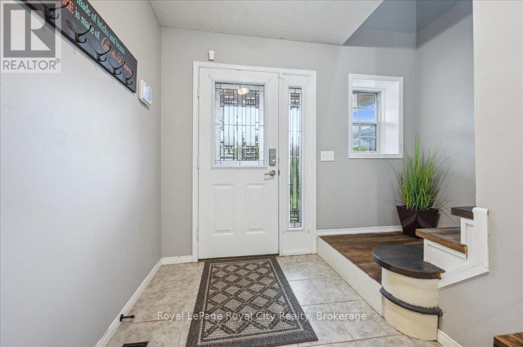 












93 DOYLE DRIVE

,
Guelph (Clairfields/Hanlon Business Park),




Ontario
N1G5B9

