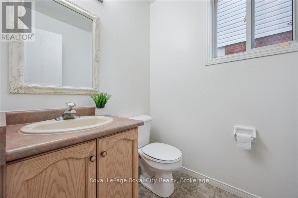 












93 DOYLE DRIVE

,
Guelph (Clairfields/Hanlon Business Park),




Ontario
N1G5B9

