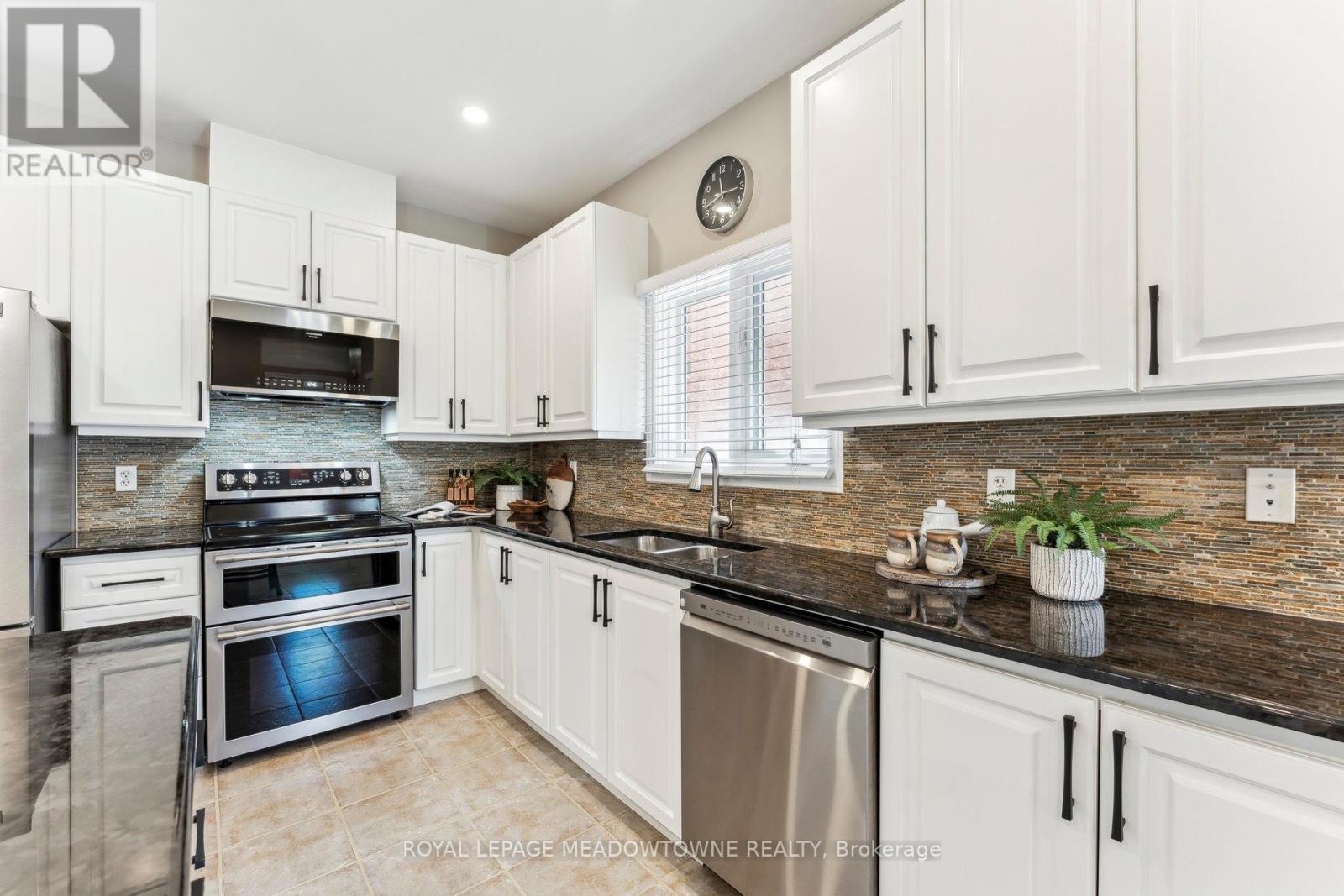 












1186 EZARD CRESCENT

,
Milton,




Ontario
L9T6N9

